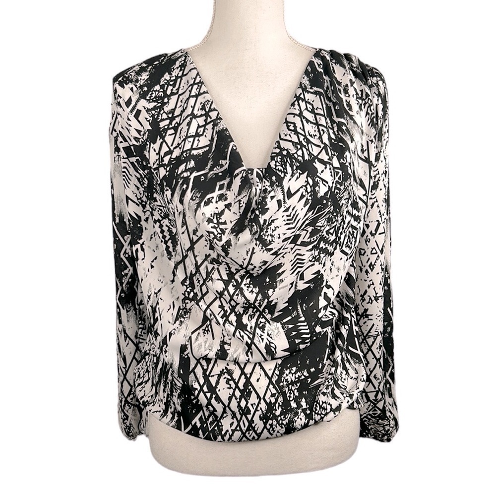 Heart Soul Black & White Flowy Sheer Long Sleeve Top Size Small